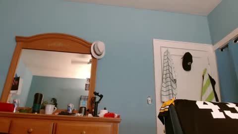 Snapshot of latinfyre chatting on 09/21/25, 05:09 Chris online show from 09/21/25, 05:09