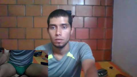 Snapshot of latinmansmoking chatting on 10/08/25, 12:30 latinmansmoking online show from 10/08/25, 12:30