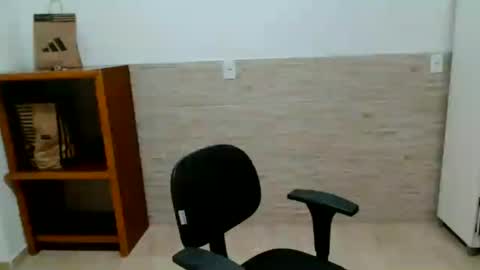 Snapshot of latinmarian chatting on 06/15/26, 11:07 latinmarian online show from 06/15/26, 11:07