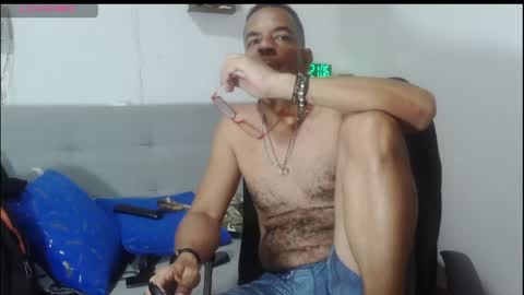 Snapshot of latinmartin254 chatting on 05/19/26, 01:56 latinmartin254 online show from 05/19/26, 01:56