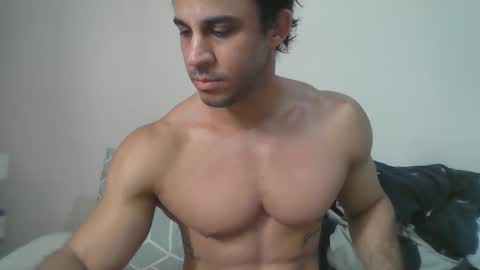 latino_rodri online show from 05/05/26, 11:40