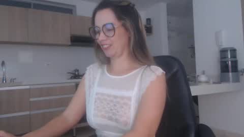 Snapshot of latinpaprika chatting on 03/19/26, 11:36 latinpaprika online show from 03/19/26, 11:36