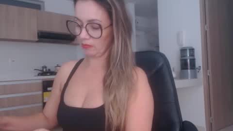 Snapshot of latinpaprika chatting on 04/10/26, 11:42 latinpaprika online show from 04/10/26, 11:42