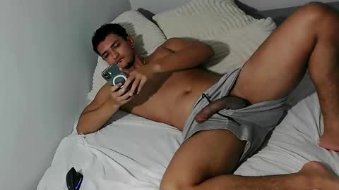 Snapshot of latinsex2501 chatting on 04/27/26, 09:46 Aaron online show from 04/27/26, 09:46