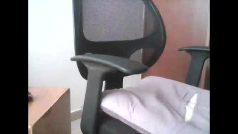 Snapshot of latintropikal chatting on 12/03/25, 07:12 Latin Flow online show from 12/03/25, 07:12