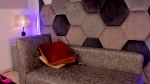 LEANDRO online show from 02/25/26, 03:49