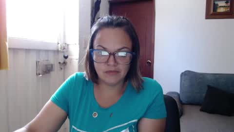 Snapshot of lau16310 chatting on 06/19/26, 06:23 Laura online show from 06/19/26, 06:23