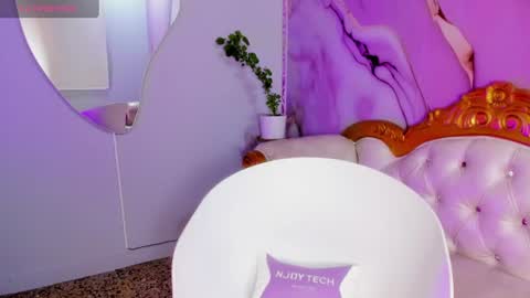 L A U R A   K I T T Y  online show from 06/15/26, 11:01