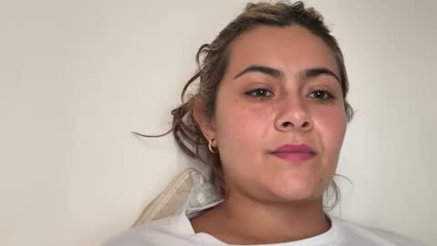 Snapshot of lauglow chatting on 12/03/25, 01:42 MiaBelle online show from 12/03/25, 01:42