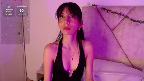 Snapshot of laugreen chatting on 11/29/25, 05:27 Laura online show from 11/29/25, 05:27