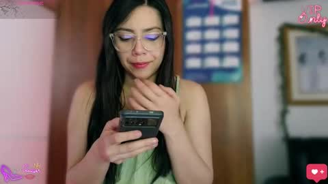 Snapshot of laujgray chatting on 03/23/26, 04:33 laujgray online show from 03/23/26, 04:33