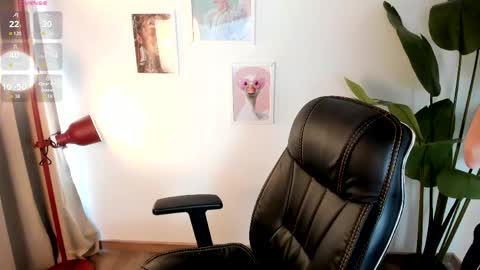 Snapshot of laukyubey1 chatting on 04/25/26, 07:55 laukyubey1 online show from 04/25/26, 07:55