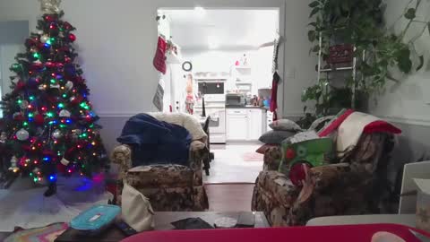 LauLauMa online show from 12/23/24, 01:29