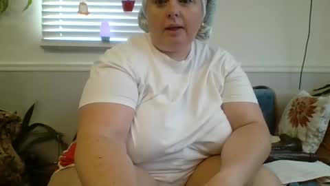 LauLauMa online show from 01/02/25, 02:57