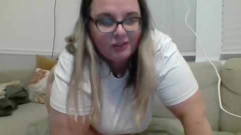 LauLauMa online show from 01/13/25, 03:01