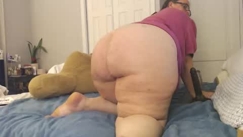 Snapshot of laulauma chatting on 05/27/26, 01:57 LauLauMa online show from 05/27/26, 01:57
