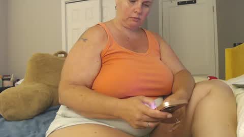 Snapshot of laulauma chatting on 06/20/26, 02:25 LauLauMa online show from 06/20/26, 02:25
