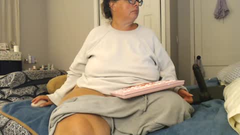 Snapshot of laulauma chatting on 07/17/26, 02:51 LauLauMa online show from 07/17/26, 02:51