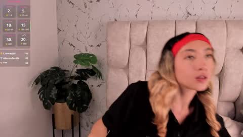 Snapshot of laumiller chatting on 09/20/25, 10:05 Lau Miller online show from 09/20/25, 10:05