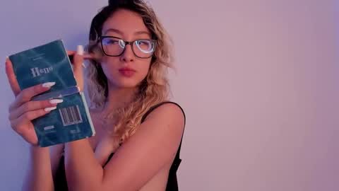 Snapshot of laumiller chatting on 10/31/25, 07:48 Lau Miller online show from 10/31/25, 07:48