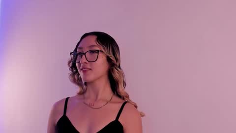 Snapshot of laumiller chatting on 11/01/25, 10:50 Lau Miller online show from 11/01/25, 10:50