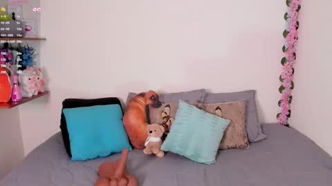 laura1__ online show from 09/25/25, 11:19