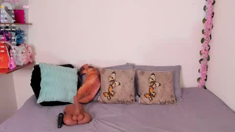 laura1__ online show from 10/20/25, 11:16