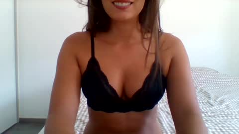Snapshot of laura69800 chatting on 07/03/26, 12:00 Laura online show from 07/03/26, 12:00