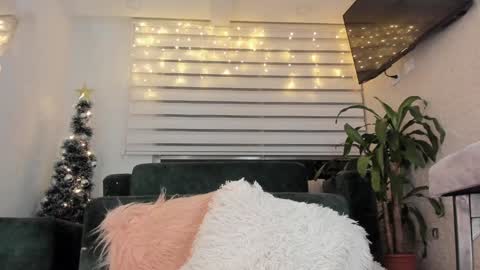 Snapshot of laura__cruz chatting on 12/12/24, 03:21 laura cruz online show from 12/12/24, 03:21