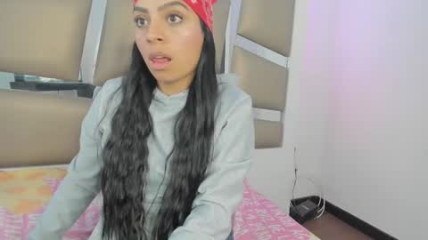 laura__js_ online show from 02/21/25, 09:32