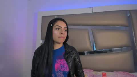 laura__js_ online show from 02/25/25, 08:09