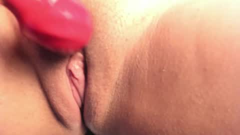 laura__js_ online show from 11/25/25, 05:40