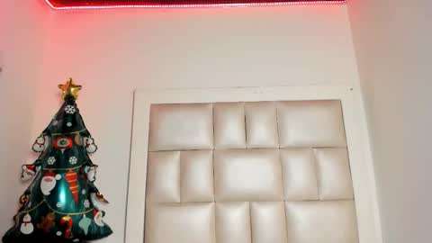 laura__js_ online show from 12/03/25, 04:42