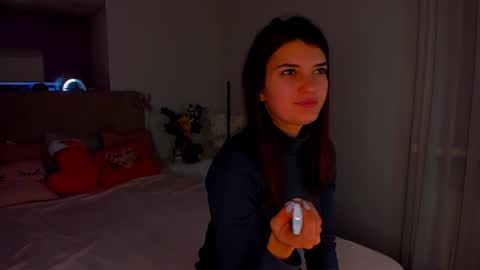 Snapshot of laura__leee chatting on 12/30/24, 06:20 Laura online show from 12/30/24, 06:20