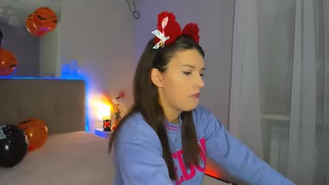 Snapshot of laura__leee chatting on 10/24/25, 05:37 Laura online show from 10/24/25, 05:37