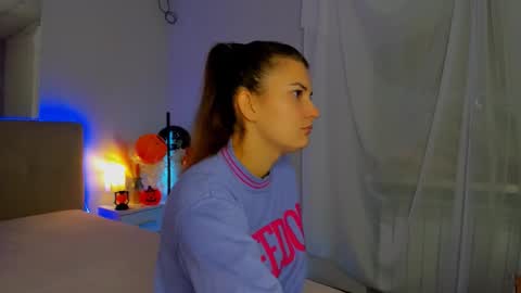 Snapshot of laura__leee chatting on 10/30/25, 06:26 Laura online show from 10/30/25, 06:26