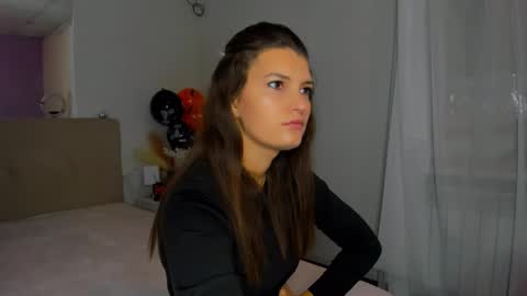 Snapshot of laura__leee chatting on 11/02/25, 06:05 Laura online show from 11/02/25, 06:05