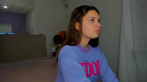 Snapshot of laura__leee chatting on 11/05/25, 06:02 Laura online show from 11/05/25, 06:02