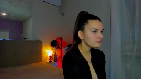 Snapshot of laura__leee chatting on 11/06/25, 06:36 Laura online show from 11/06/25, 06:36