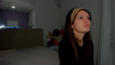 Snapshot of laura__leee chatting on 11/07/25, 06:24 Laura online show from 11/07/25, 06:24