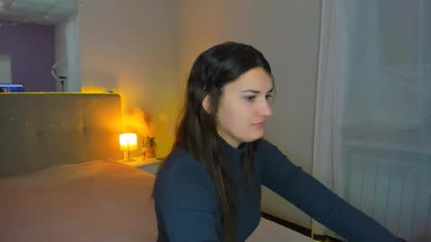 Snapshot of laura__leee chatting on 11/19/25, 06:13 Laura online show from 11/19/25, 06:13