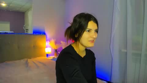 Snapshot of laura__leee chatting on 11/20/25, 05:51 Laura online show from 11/20/25, 05:51