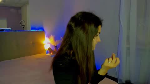 Snapshot of laura__leee chatting on 11/25/25, 06:13 Laura online show from 11/25/25, 06:13