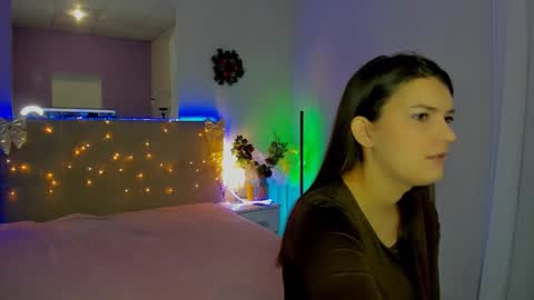 Snapshot of laura__leee chatting on 12/18/25, 06:41 Laura online show from 12/18/25, 06:41