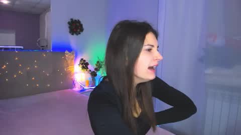 Snapshot of laura__leee chatting on 12/22/25, 06:21 Laura online show from 12/22/25, 06:21