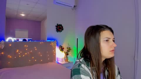 Snapshot of laura__leee chatting on 01/18/26, 06:17 Laura online show from 01/18/26, 06:17