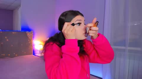 Snapshot of laura__leee chatting on 02/27/26, 06:13 Laura online show from 02/27/26, 06:13