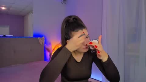 Snapshot of laura__leee chatting on 03/18/26, 05:54 Laura online show from 03/18/26, 05:54