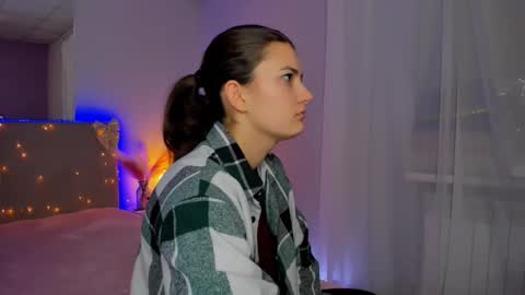 Snapshot of laura__leee chatting on 03/23/26, 05:44 Laura online show from 03/23/26, 05:44