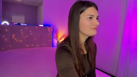 Snapshot of laura__leee chatting on 04/03/26, 04:43 Laura online show from 04/03/26, 04:43